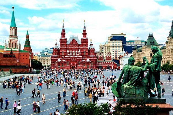 туристы в Москве